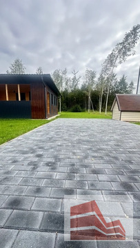 Современный дом у леса