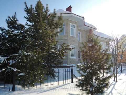 Продам коттедж, расположенный в жилом районе Лесная Поляна.