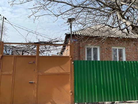 Продаю дом в общем дворе на 2 поселке Орджоникидзе в Ростове-на-Дону