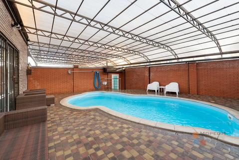 Продается дом с бассейном