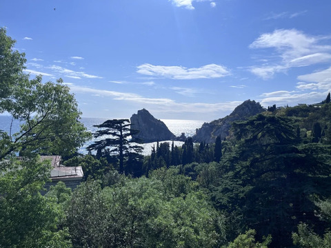 Продам видовой участок в 1 минуте от пляжа