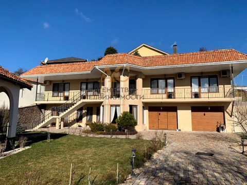 Дом, 420 м2, 3 этажа, 8 спален