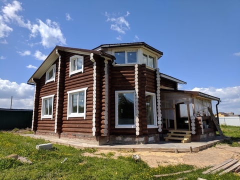 Продается двухэтажный бревенчатый дом в деревне Лобково.