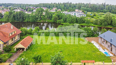 Участок на берегу в Славково