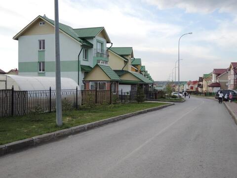 Продам загородный коттедж, расположенный в жилом районе Лесная Поляна.