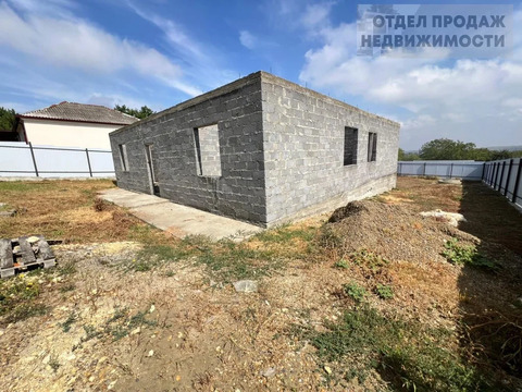 Участок с недостроенным домом