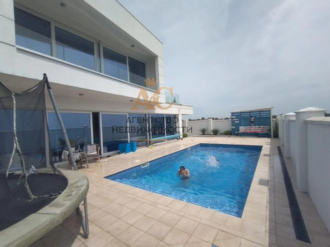 Дом, 192 м2, 2 этажа, 3 спальни