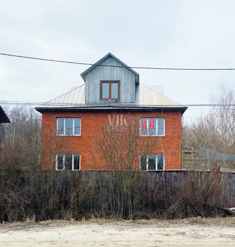 Продается шикарный трехэтажный кирпичный коттедж в селе Зюзино