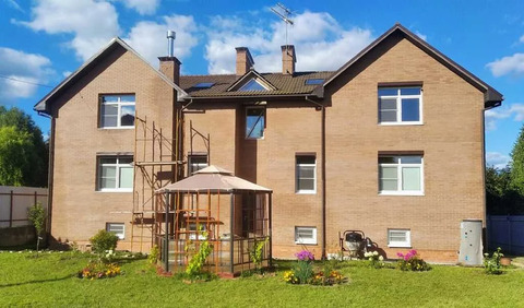 Коттедж 411 м на участке 15 сот.