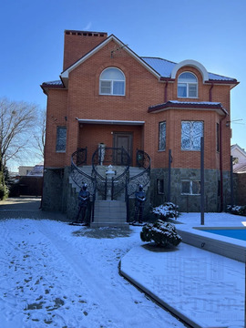 Дом 335,6 м2 на участке 16 сот в г. Батайск