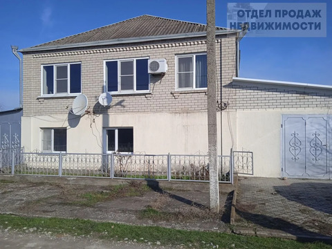 Двух этажный большой дом